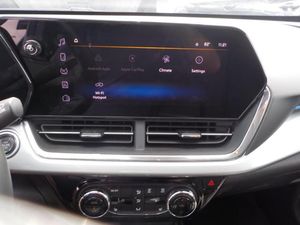 2025 Chevrolet TRAX LT — фото 18