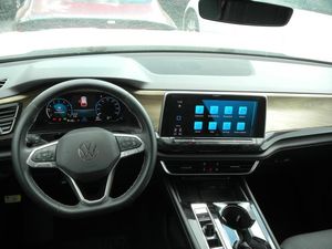 VOLKSWAGEN ATLAS 2.0T SE W/TECHNOLOGY - 4