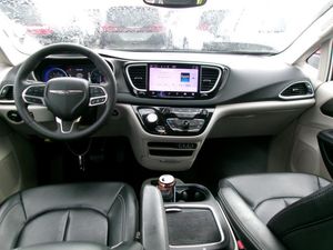 CHRYSLER PACIFICA TOURING L - 4