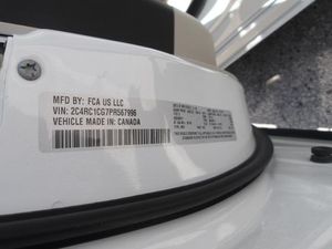 CHRYSLER VOYAGER LX - 7