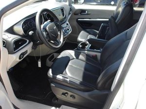 CHRYSLER PACIFICA TOURING L - 3