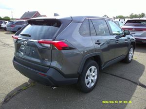 2025 Toyota RAV4 LE — фото 2