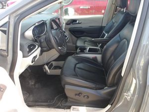 CHRYSLER PACIFICA TOURING L - 3