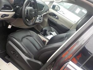 CHRYSLER PACIFICA TOURING L - 3