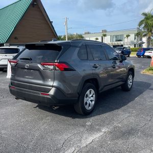 صورة 5 لـ 2021 Toyota RAV4 LE