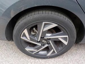 HYUNDAI ELANTRA LIMITED - 9