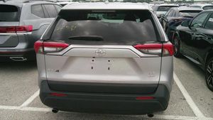2025 Toyota RAV4 LE — миниатюра 21