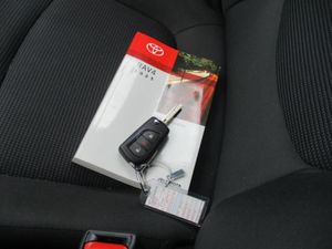 2025 Toyota RAV4 LE thumbnail 19