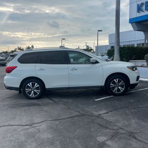 Nissan Pathfinder SV - 6