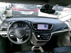 CHRYSLER PACIFICA TOURING L - 4