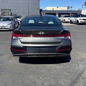 HYUNDAI ELANTRA HYBRID LIMITED - 4