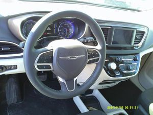 CHRYSLER VOYAGER LX - 4