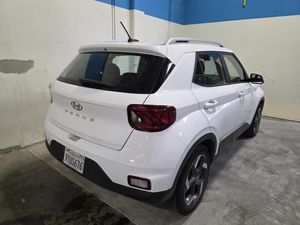 HYUNDAI VENUE SE - 2