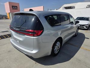 CHRYSLER PACIFICA TOURING L - 2