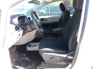 CHRYSLER VOYAGER LX - 3