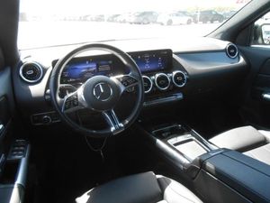 MERCEDES-BENZ GLA - 4