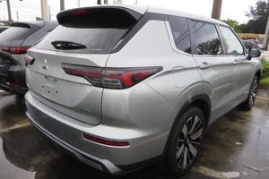 صورة 2 لـ 2025 Mitsubishi OUTLANDER SE