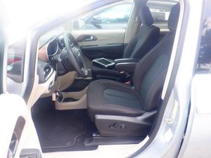 CHRYSLER VOYAGER LX - 3