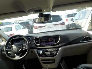 CHRYSLER PACIFICA TOURING L - 4