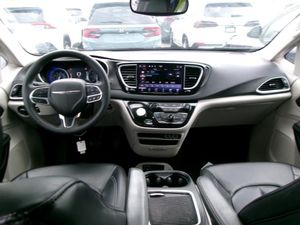 CHRYSLER PACIFICA TOURING L - 4