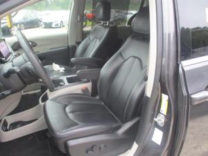 2023 Chrysler PACIFICA TOURING L — фото 3