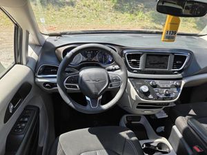 CHRYSLER VOYAGER LX - 4