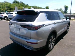 2025 Mitsubishi OUTLANDER SE — фото 2