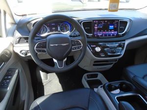 CHRYSLER PACIFICA TOURING L - 4