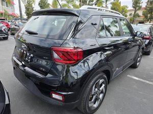 2025 Hyundai VENUE 照片 2