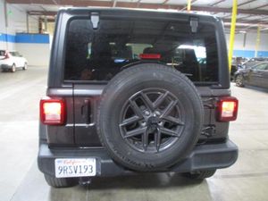 صورة 15 لـ 2025 JEEP WRANGLER SPORT