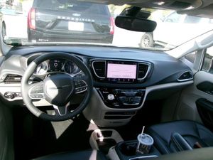 CHRYSLER PACIFICA TOURING L - 4