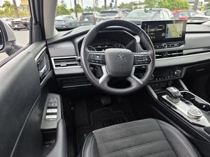 2025 Mitsubishi OUTLANDER SE — фото 4
