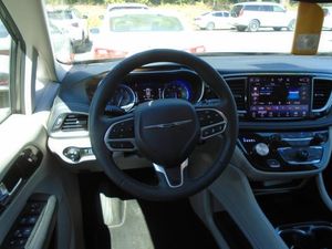 CHRYSLER PACIFICA LIMITED - 4