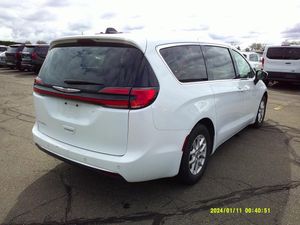 CHRYSLER PACIFICA TOURING L - 2