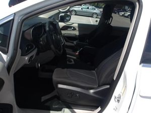 CHRYSLER VOYAGER LX - 3