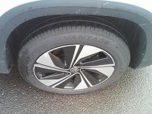 صورة 9 لـ 2025 Volkswagen TAOS SE