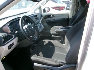 CHRYSLER VOYAGER LX - 3