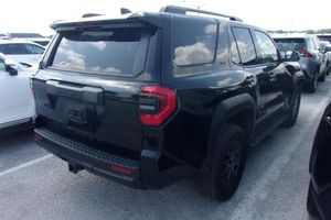 2025 Toyota 4RUNNER SR5 照片 2