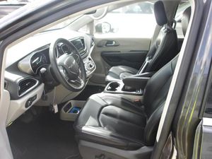 CHRYSLER PACIFICA TOURING L - 3