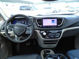 CHRYSLER PACIFICA TOURING L - 4