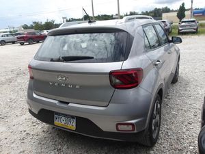 صورة 2 لـ 2025 Hyundai VENUE SEL