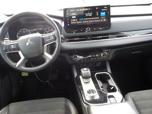 MITSUBISHI OUTLANDER SE - 4