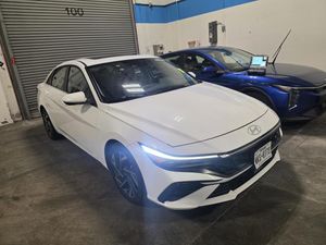 صورة 14 لـ 2025 Hyundai ELANTRA SE