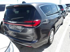 CHRYSLER PACIFICA TOURING L - 2