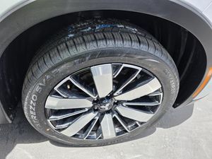2025 Mitsubishi OUTLANDER 照片 8