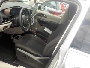 2023 Chrysler VOYAGER LX 照片 3