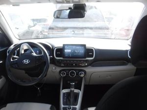 HYUNDAI VENUE - 8