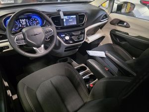 2023 Chrysler VOYAGER LX 照片 4