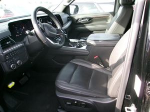 CHEVROLET SUBURBAN Z71 - 3