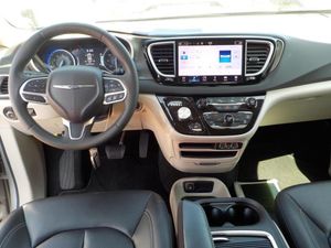 CHRYSLER PACIFICA TOURING L - 4